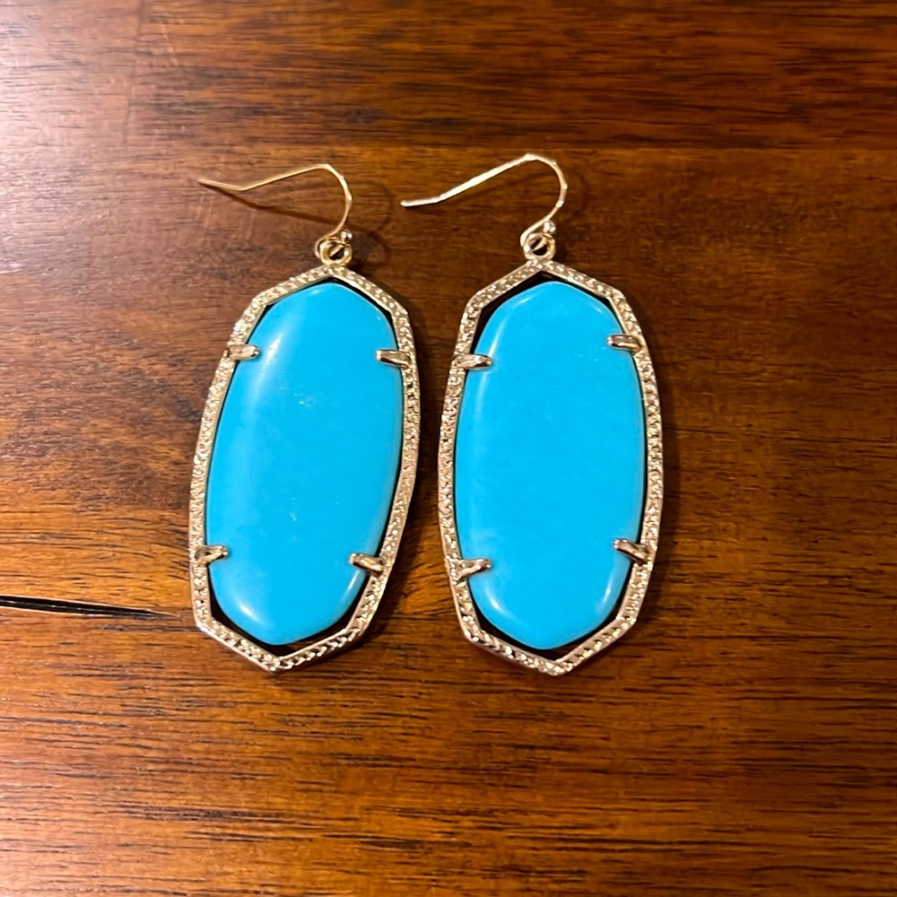 KENDRA SCOTT Danielle Earrings Turquoise Gold Pierced with bag.